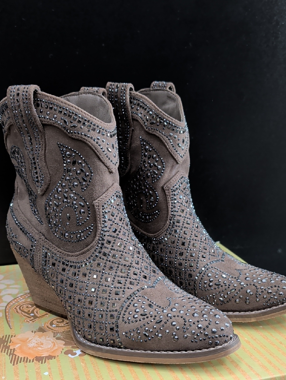 Very G Show Off Brown NEW Western Ankle Booties - Size 7